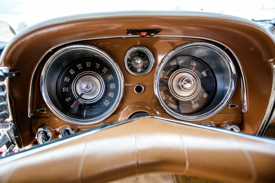 Панель приборов Imperial Crown Convertible (LY1-M) 1958 года  (фото 6 из 29)